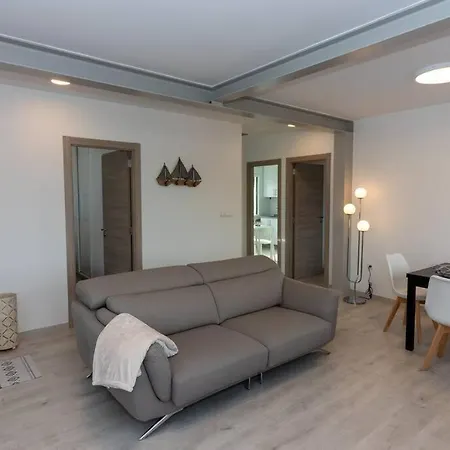 Acogedora Vivienda Con Jardin Andando A La Playa. *